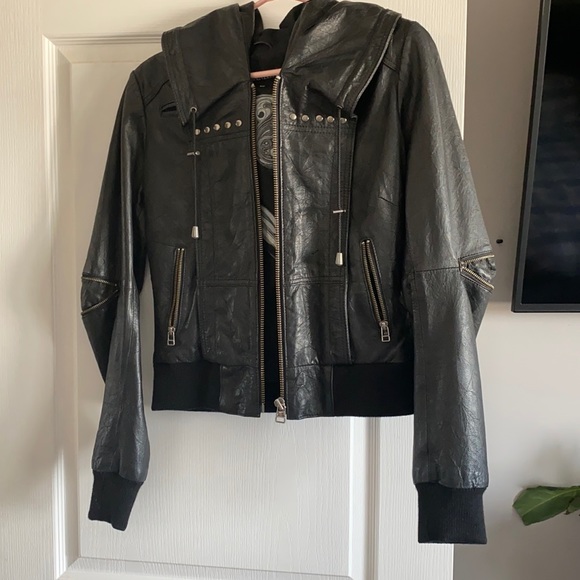*SOLD* Leather jacket - Picture 1 of 6
